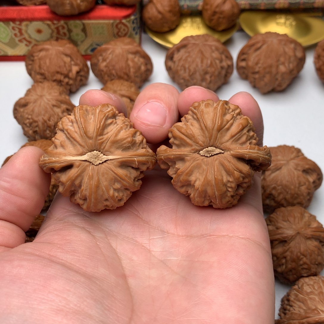 文玩核桃把件44尺球白狮子头