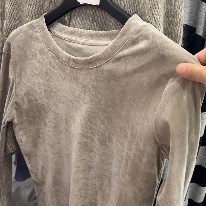 彩***咪今天新款 很美的丝绒打底