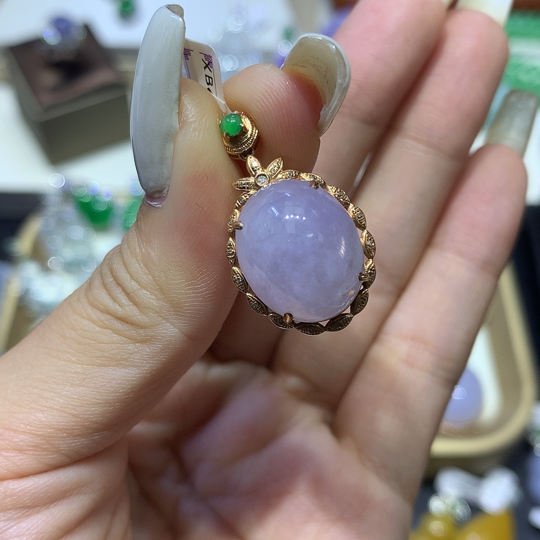 翡翠18K金镶嵌颈饰