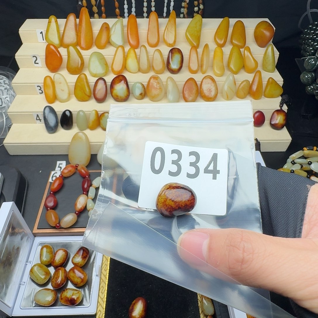 和田玉手串未镶嵌路*摊