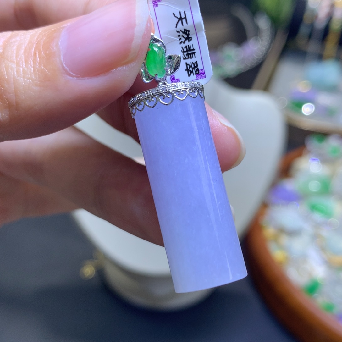 颈饰18K金镶嵌翡翠