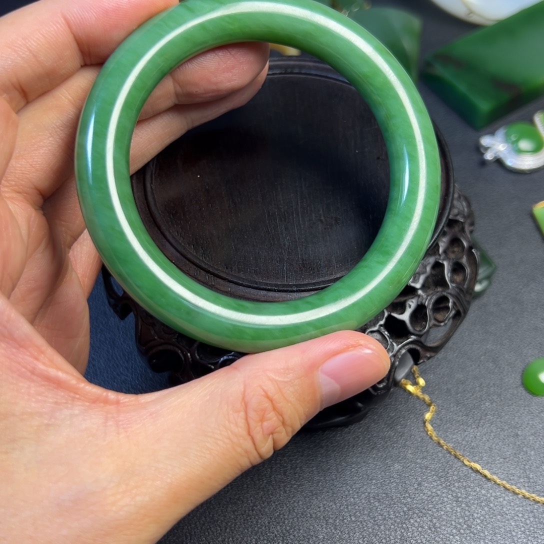 和田玉（碧玉）未镶嵌手镯