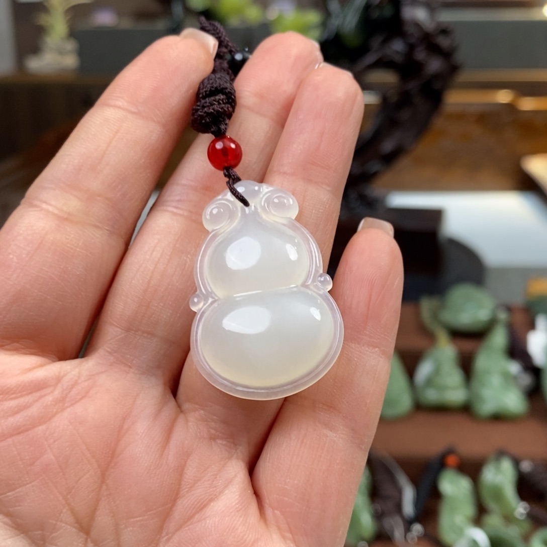 蛇纹石玉挂件未镶嵌