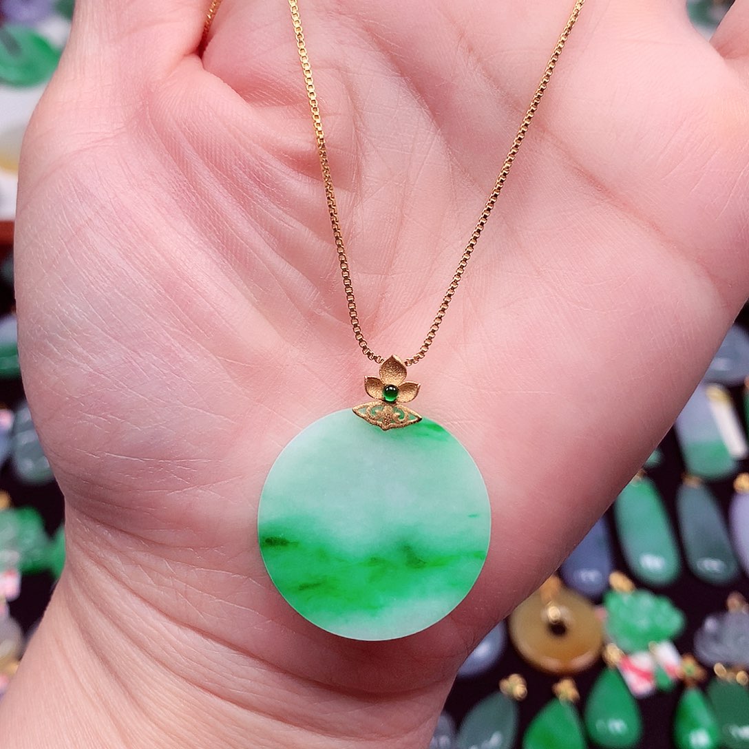 翡翠18K金镶嵌颈饰