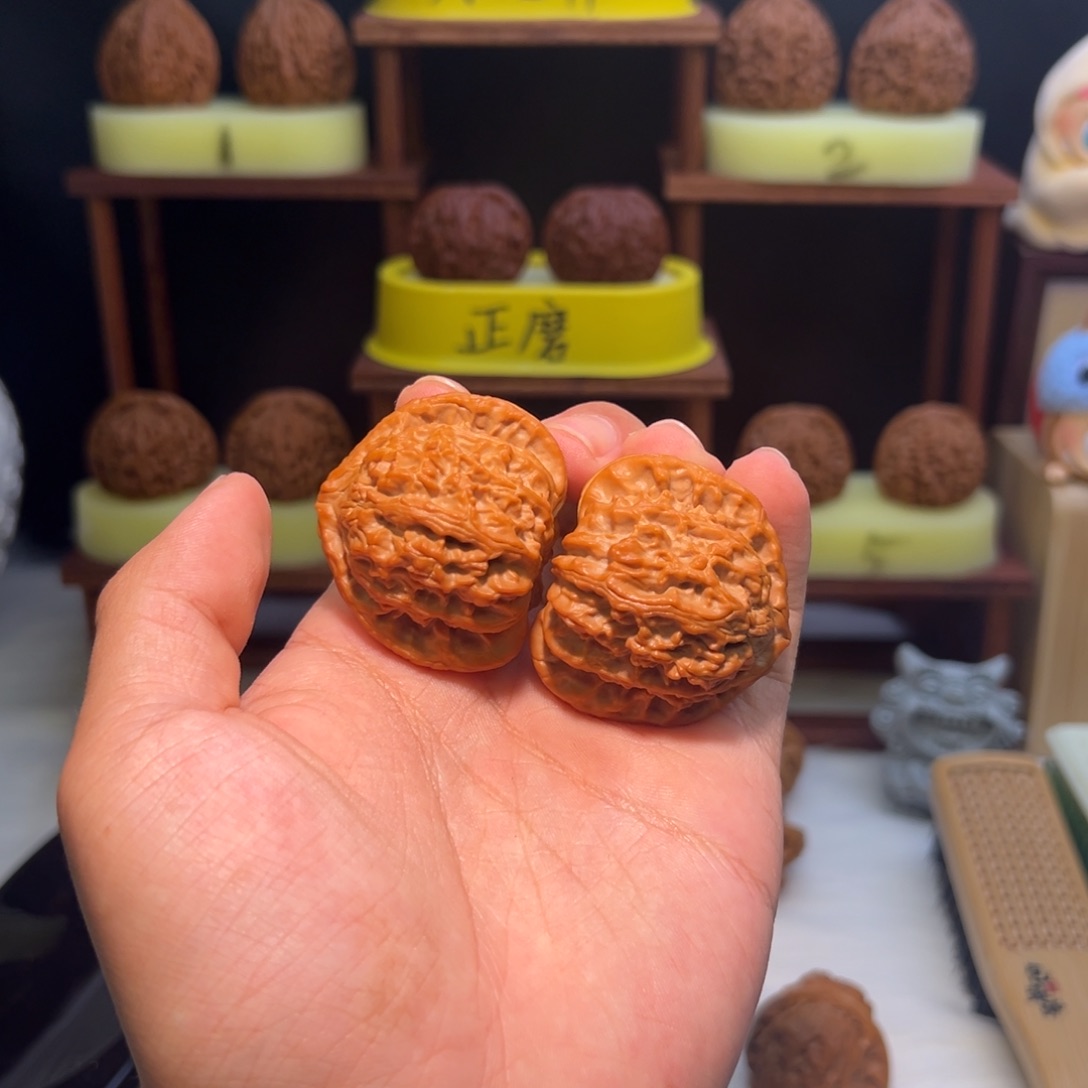 文玩核桃吊坠【原桩】全品42.5白狮子