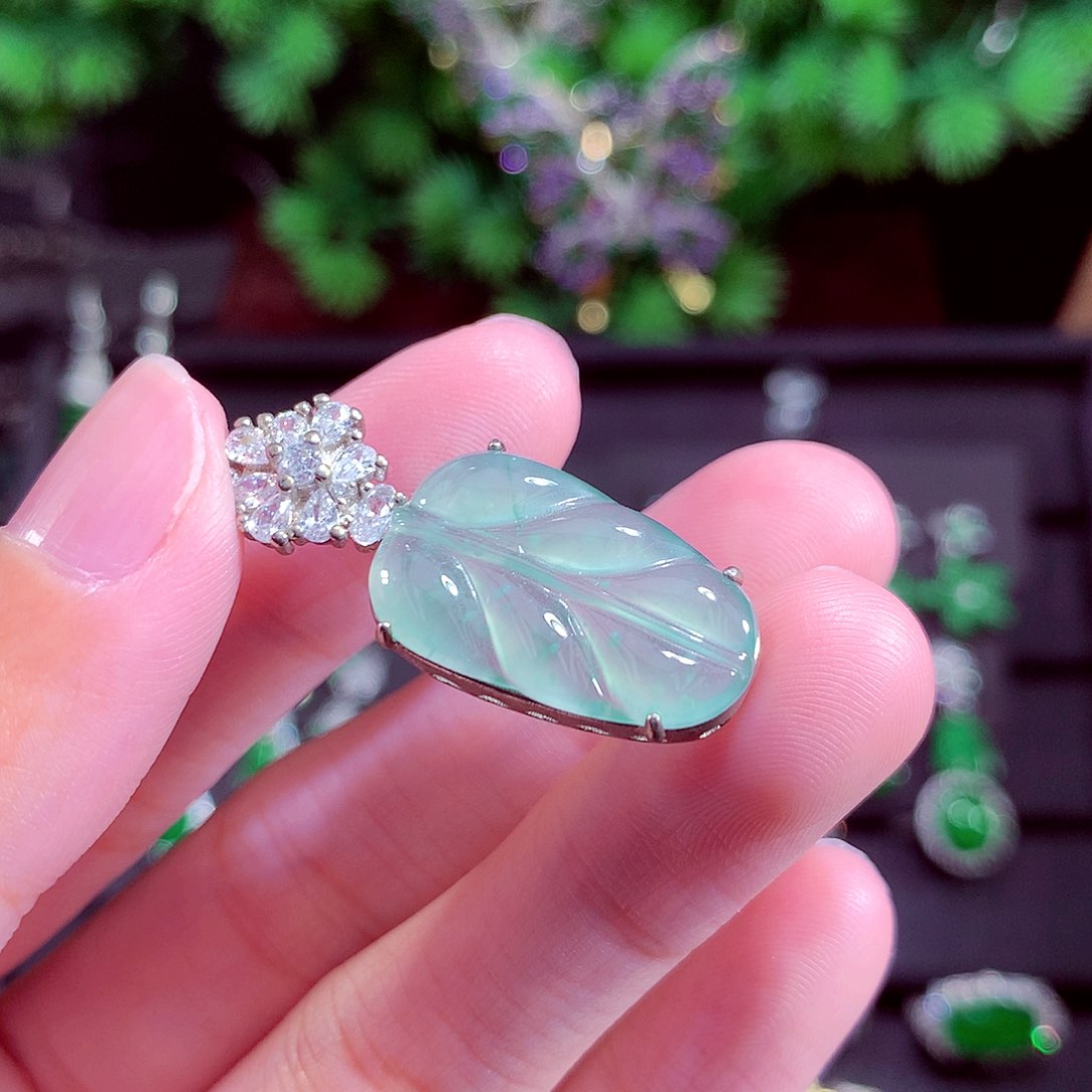 颈饰未镶嵌翡翠天然