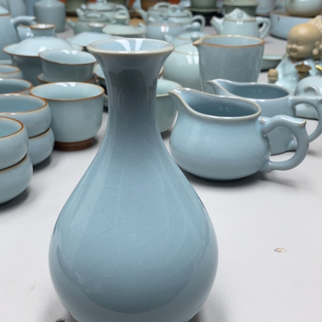 蓝****e微瑕玉壶春瓶带张君落款无礼盒