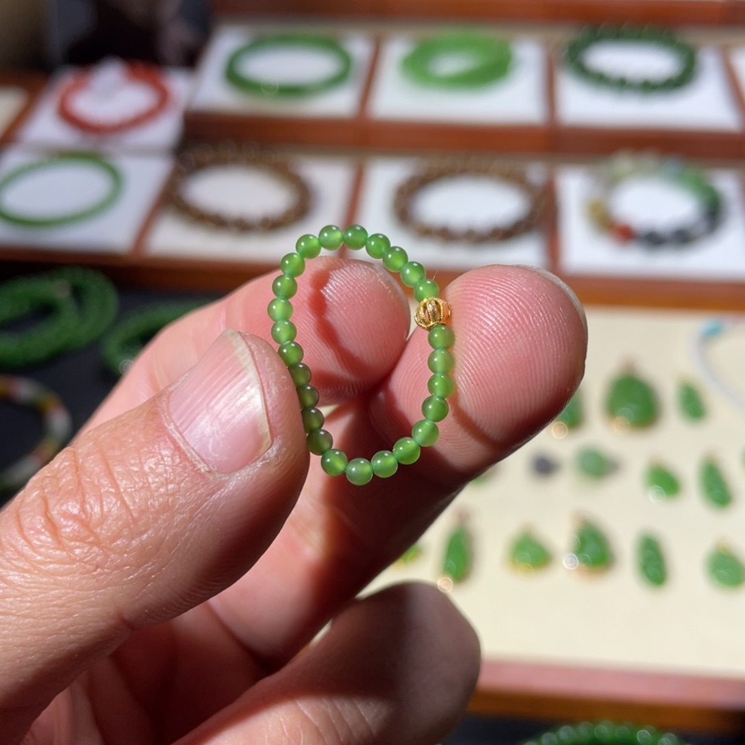 和田玉戒指18K金镶嵌