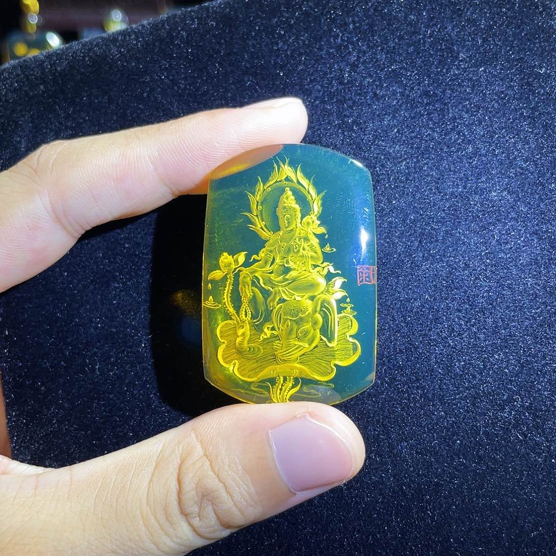 琥珀颈饰未镶嵌蓝珀普贤菩萨阴雕吊坠
