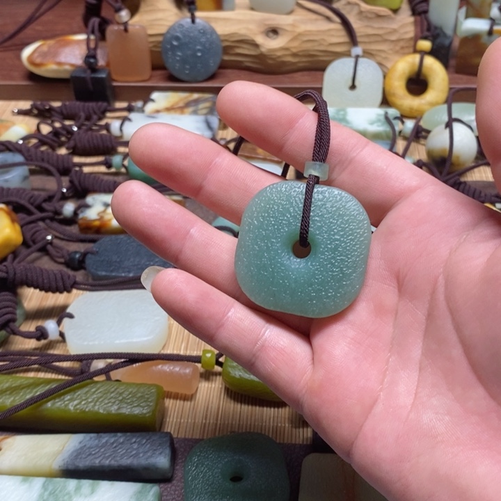 蛇纹石玉挂件未镶嵌抖**神