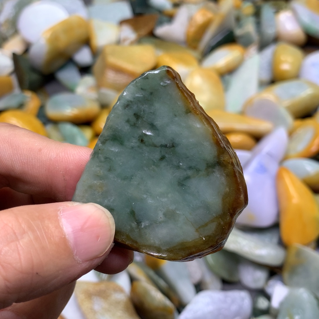 翡翠颈饰未镶嵌田**风