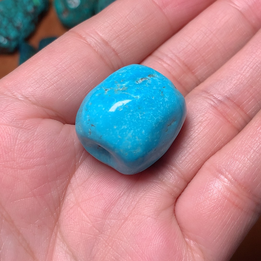 淡***蛋绿松石未镶嵌珠宝奇石