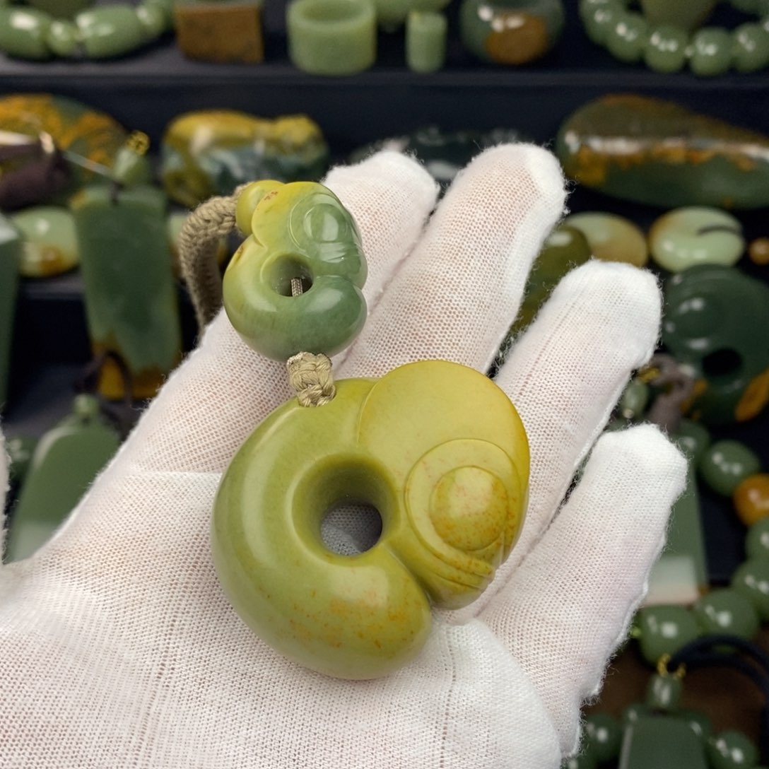 岫岩河磨玉（透闪石质玉）未镶嵌颈饰