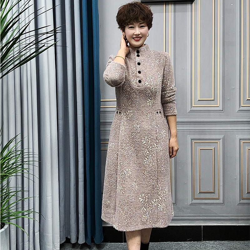 秋冬款加厚妈妈连衣裙高品质雪花绒显瘦时尚中老年女高领过膝长裙