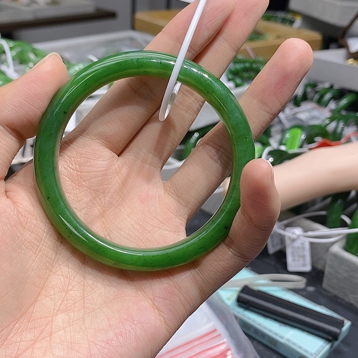 和田玉（碧玉）未镶嵌手镯