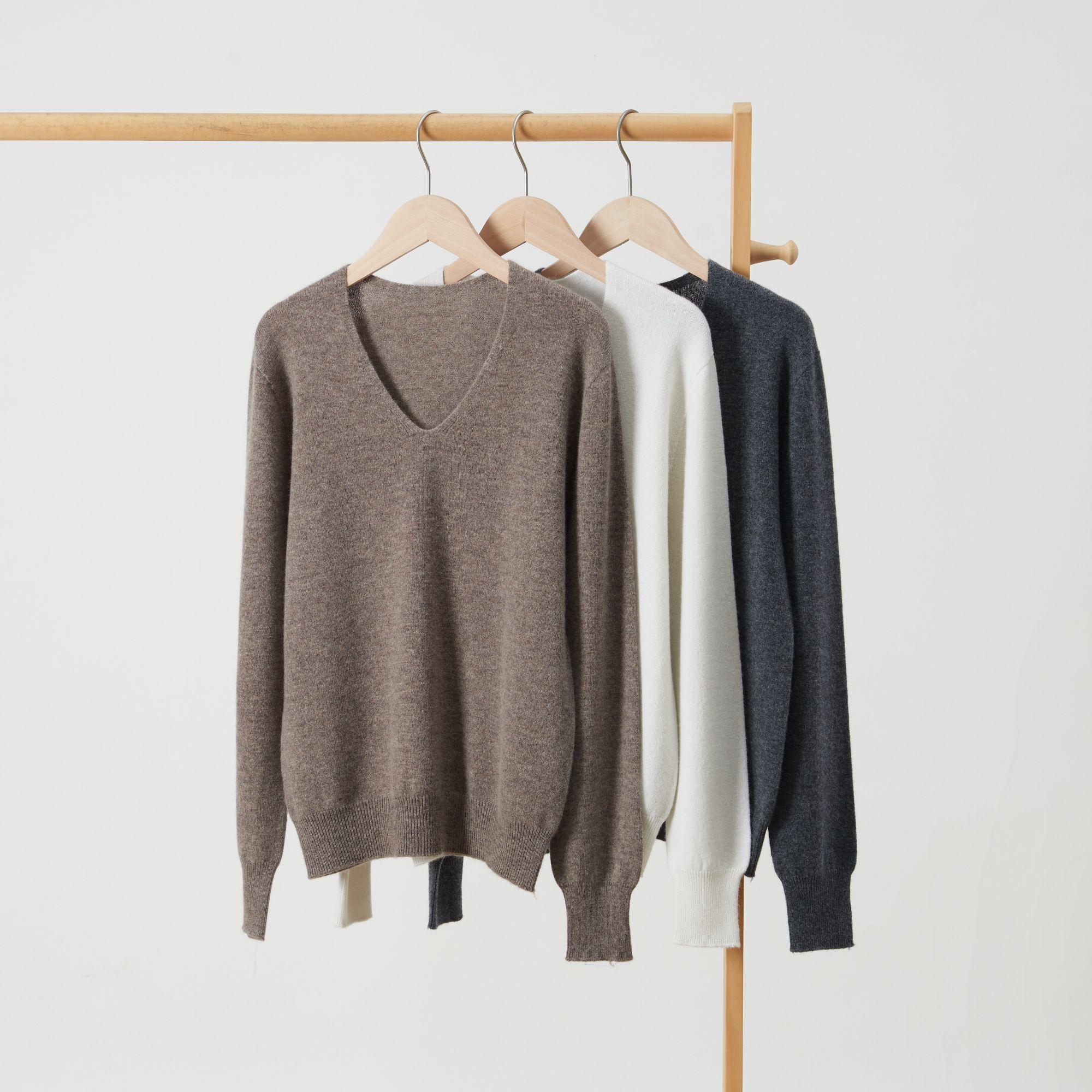 山羊绒时尚绵羊毛V领长袖针织打底衫宽松纯色秋冬打底加厚