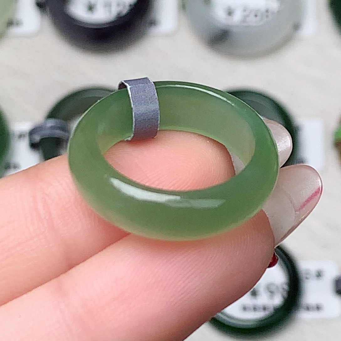 未镶嵌戒指和田玉