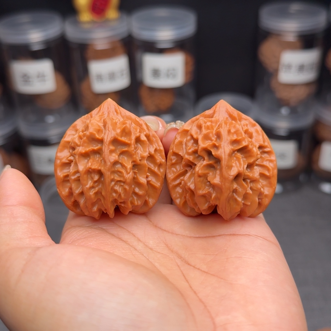 文玩核桃把件凹底曹大龙