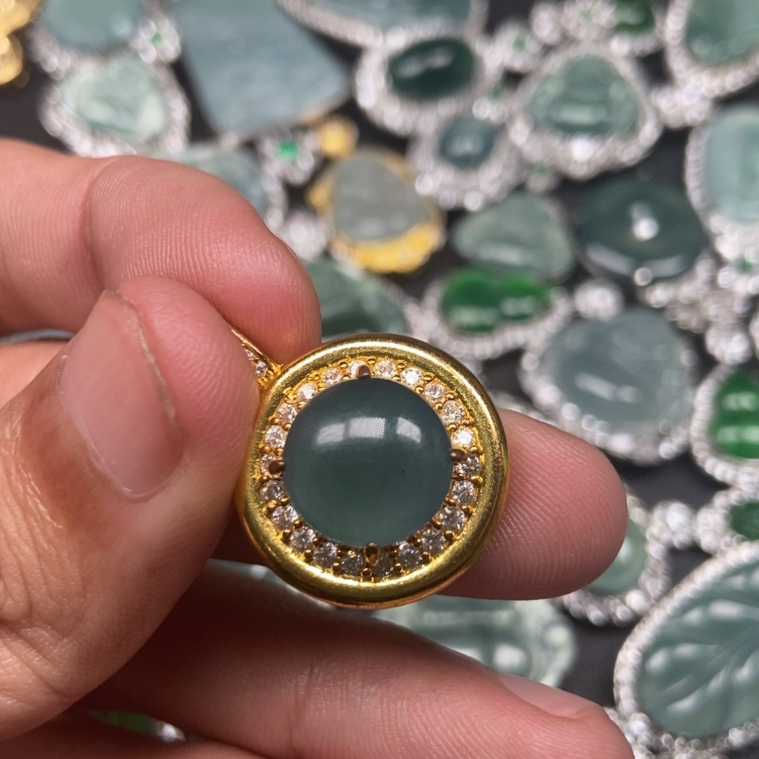 翡翠未镶嵌吊坠(不含链)