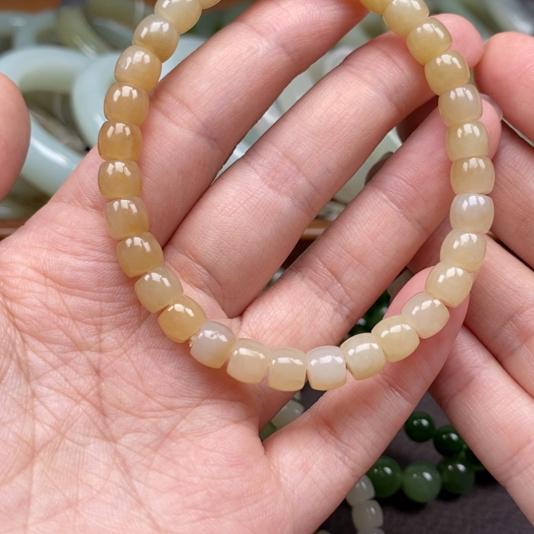 和田玉（糖玉）未镶嵌颈饰手串