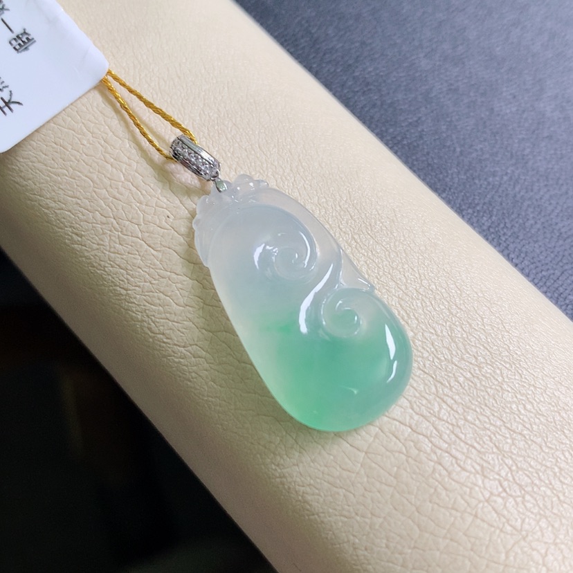 【闪购商品】翡翠颈饰18K金镶嵌如意