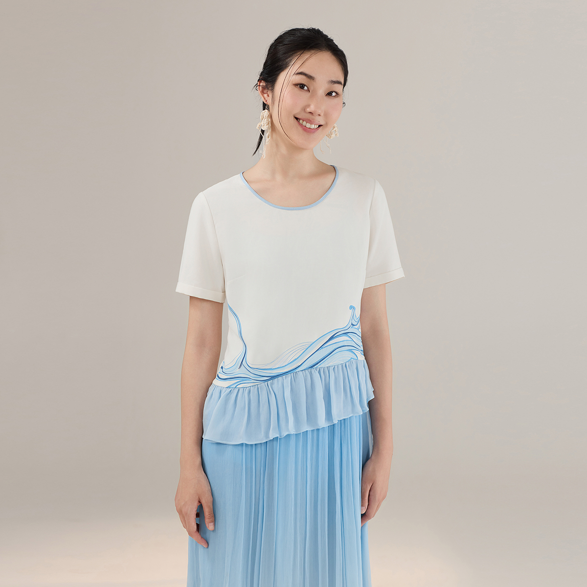 生活在左绣花T恤拼桑蚕丝花边优雅百搭2025秋季新款短袖上衣女