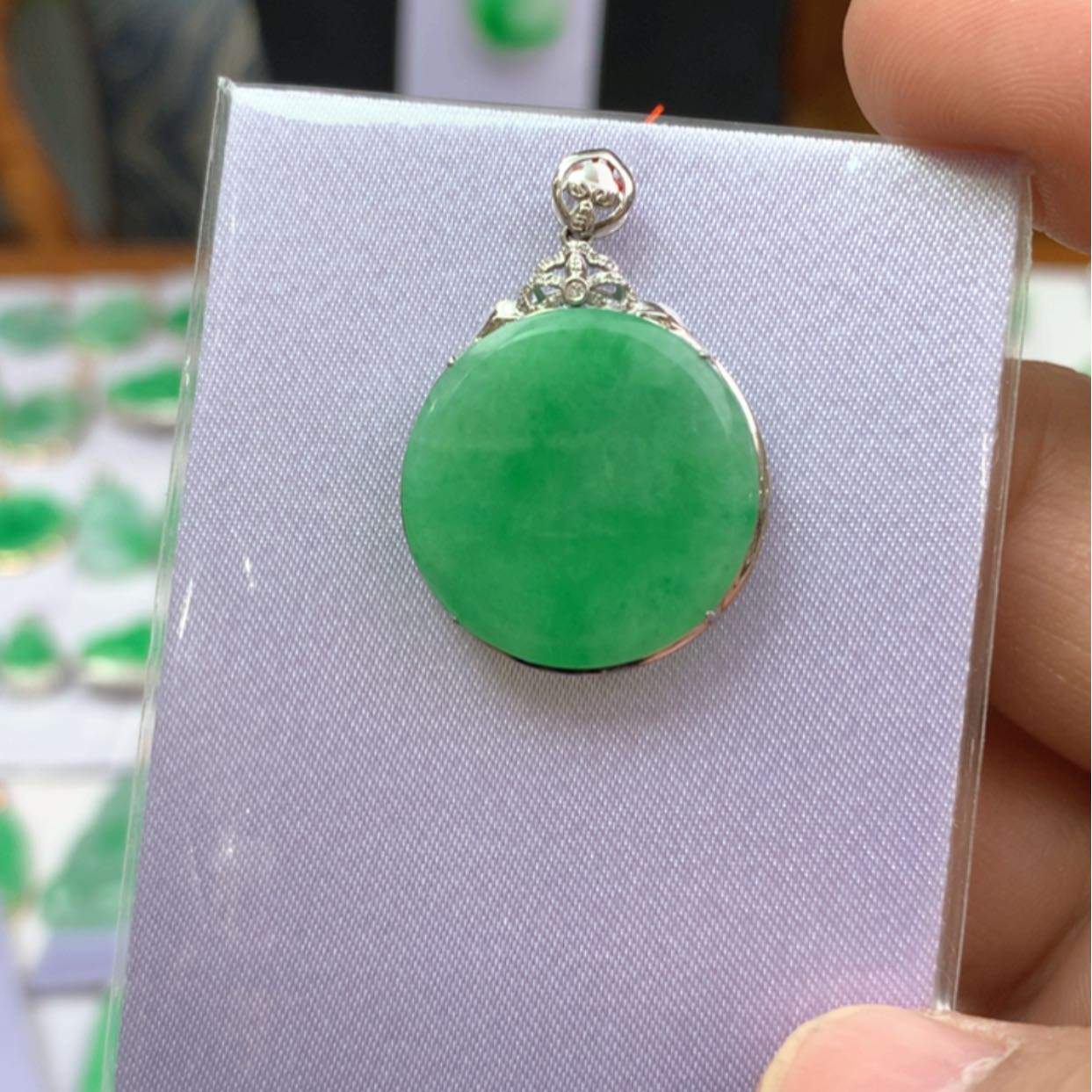 【闪购商品】翡翠颈饰18K金镶嵌翡翠