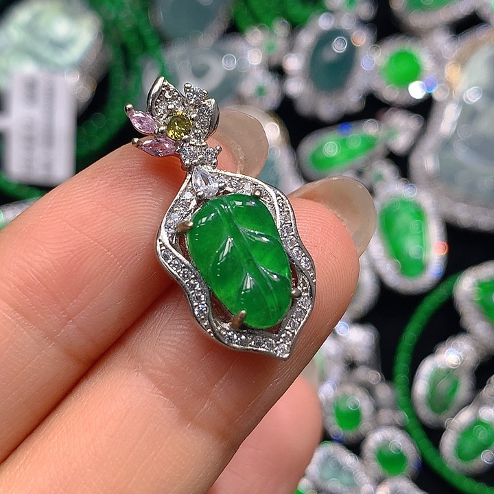 翡翠颈饰未镶嵌翡翠