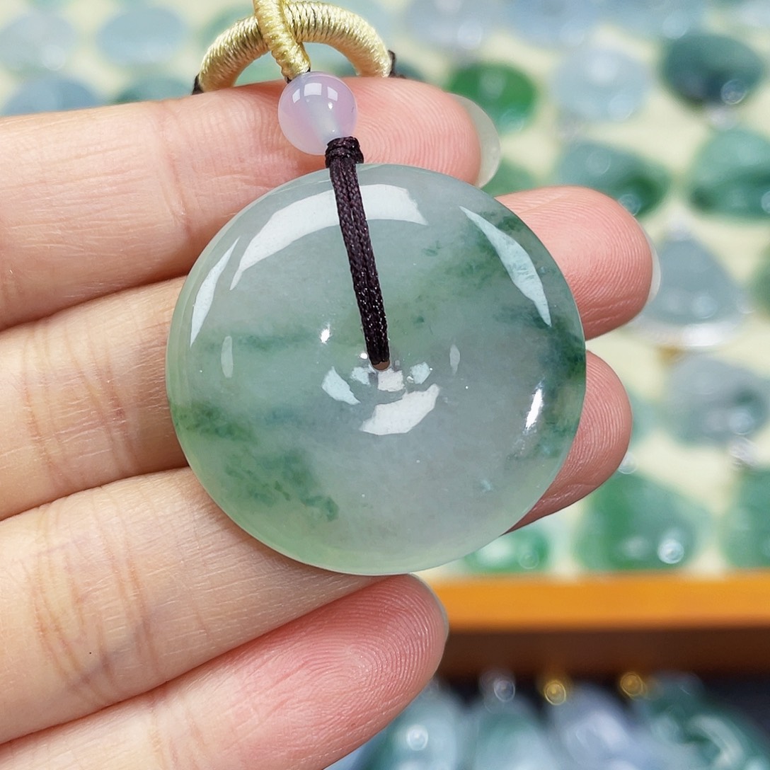 翡翠颈饰未镶嵌吊坠