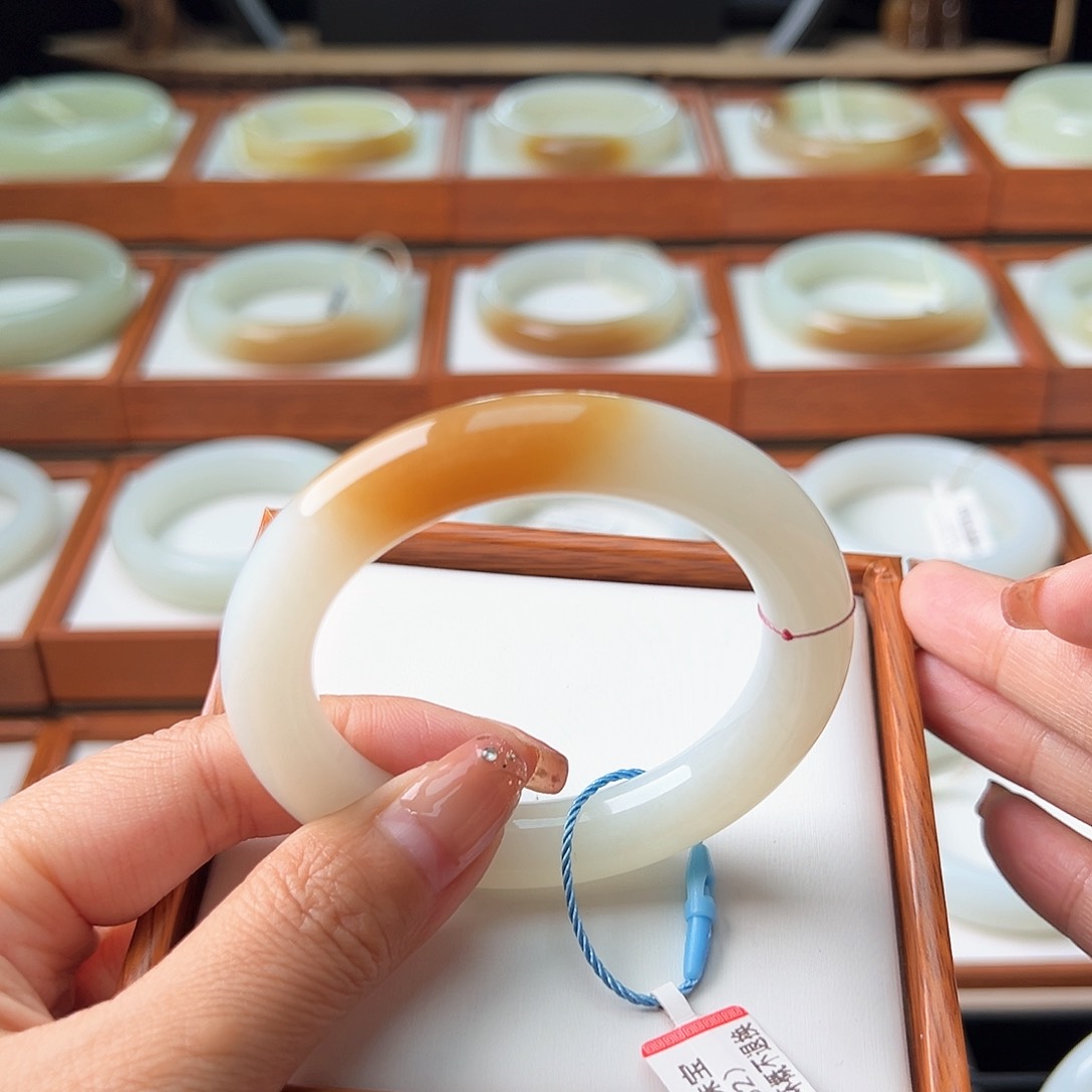 和田玉手镯未镶嵌53