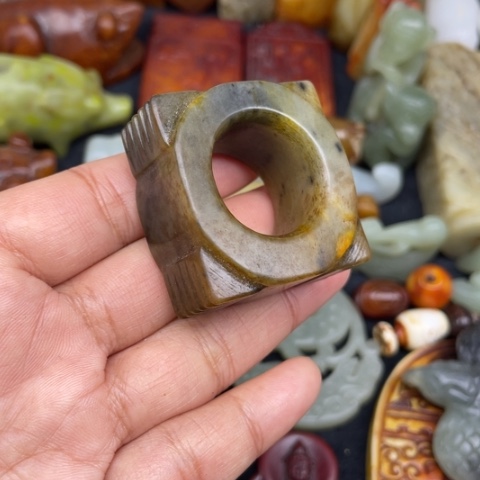 蛇纹石玉未镶嵌颈饰47
