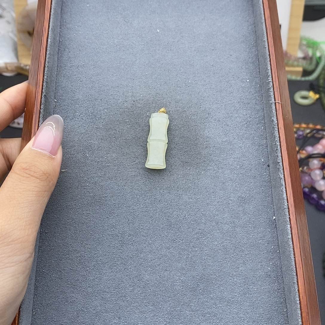 和田玉吊坠(不含链)18K金镶嵌