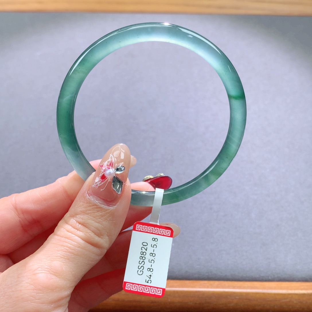 翡翠手镯未镶嵌天然翡翠手镯