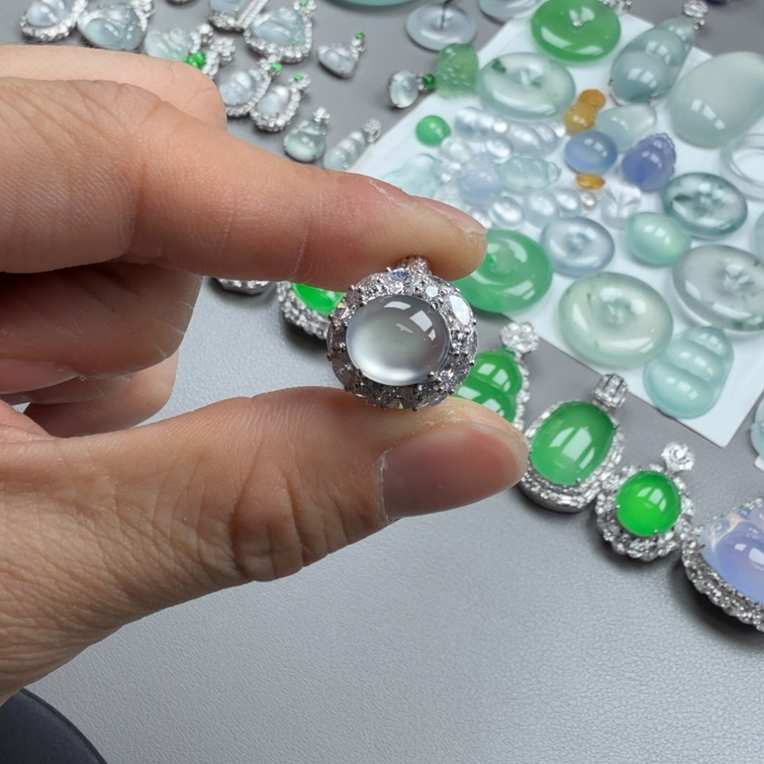 翡翠颈饰18K金镶嵌闪购商品18k金镶嵌