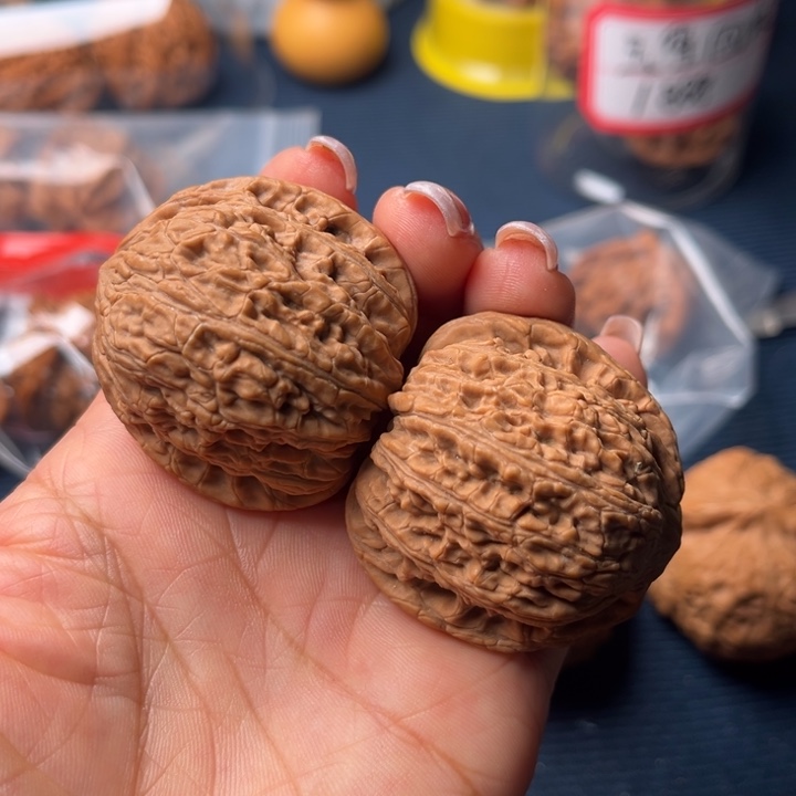 文玩核桃吊坠40泥鳅背全品