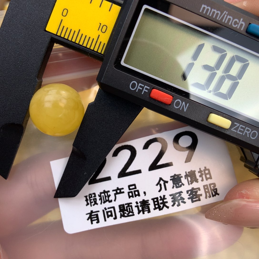 未镶嵌琥珀珠宝奇石