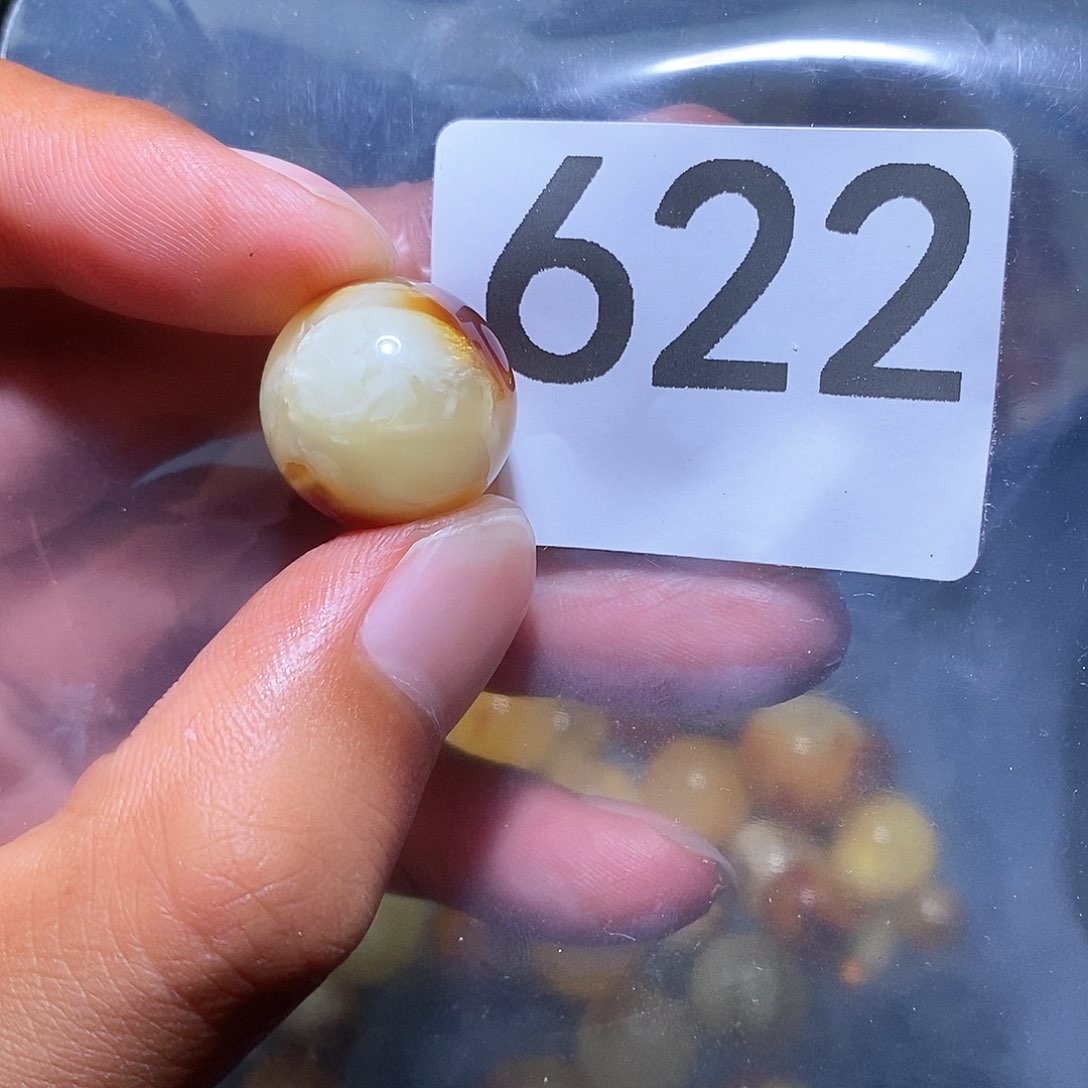 未镶嵌琥珀珠宝奇石