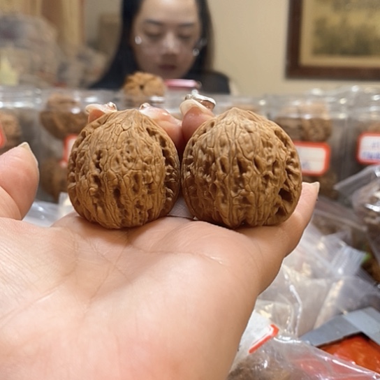 文玩核桃吊坠35绣球有白尖