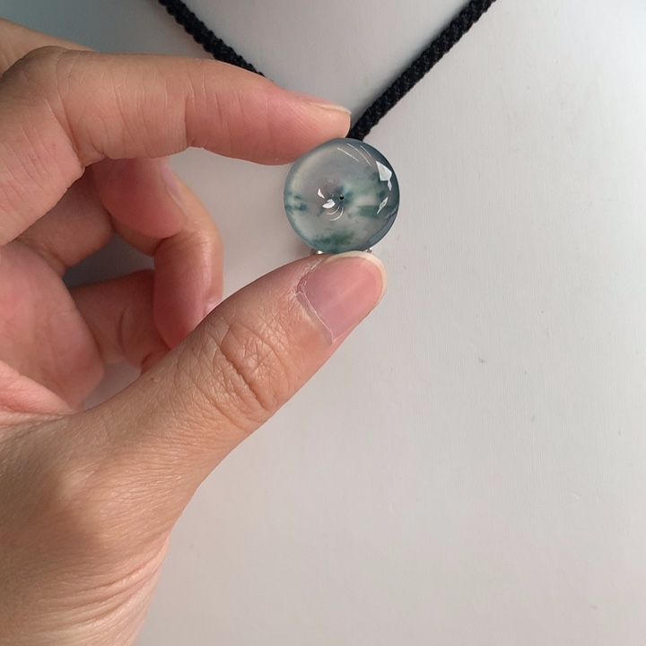 翡翠挂件未镶嵌….