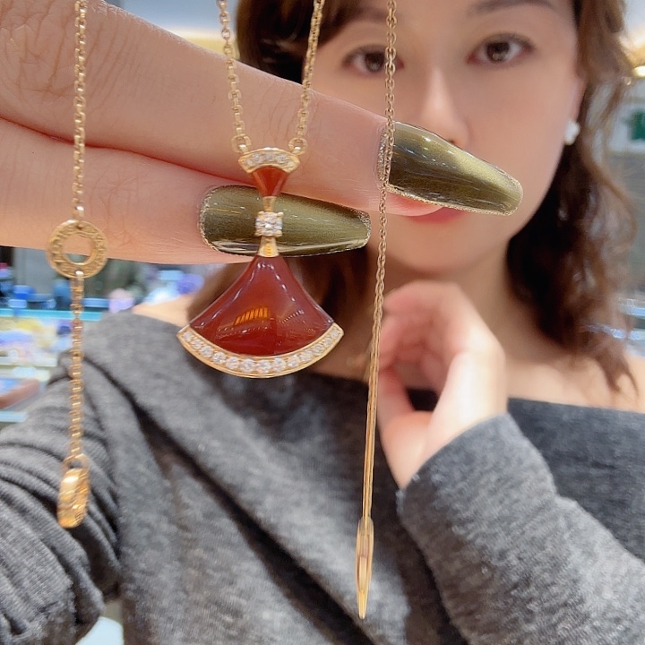 项链18K金镶嵌钻石上下裙子