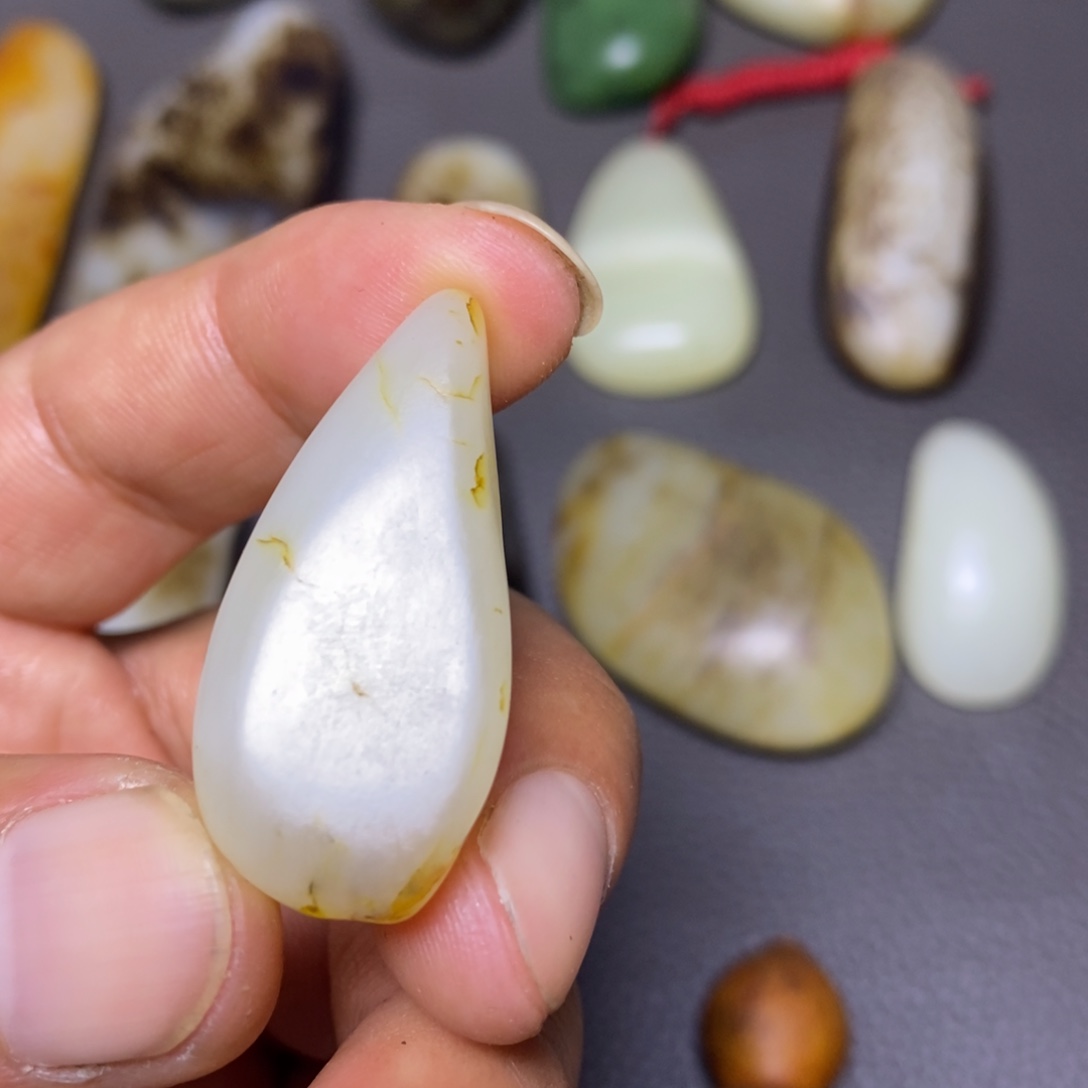 和田玉未镶嵌把件