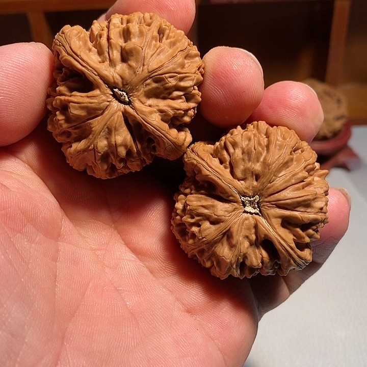 【闪购商品】文玩核桃吊坠就**乐水龙