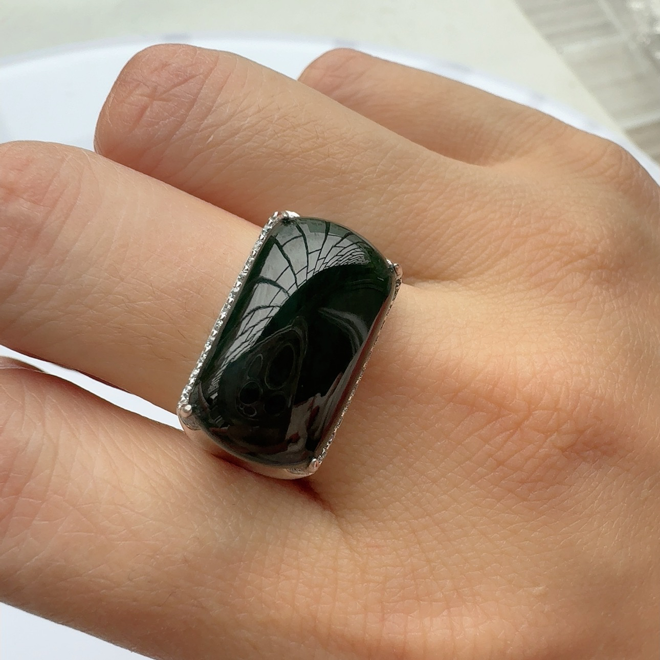 天然缅甸墨翠s925银镶马鞍男戒