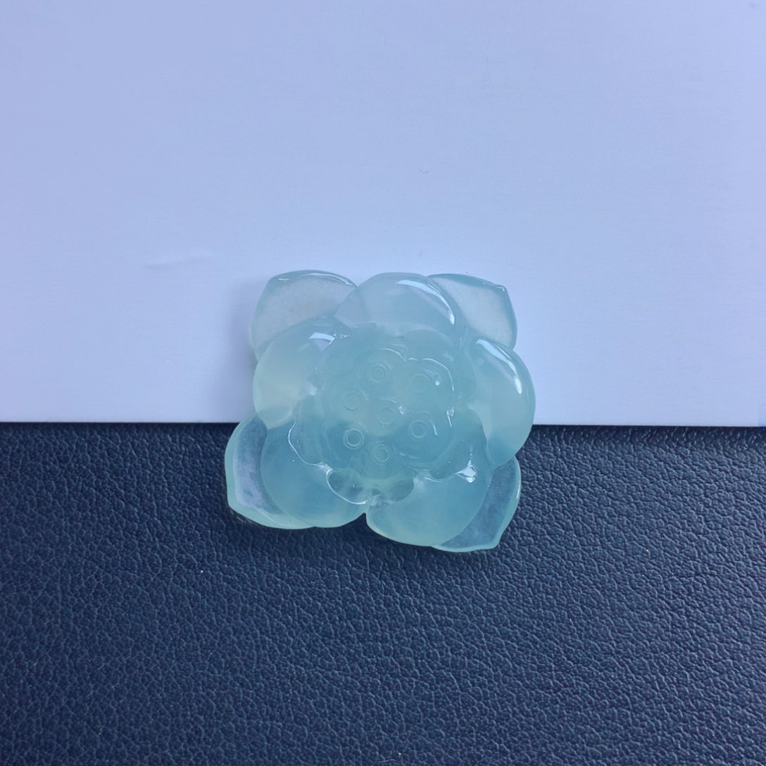 翡翠颈饰未镶嵌莲花