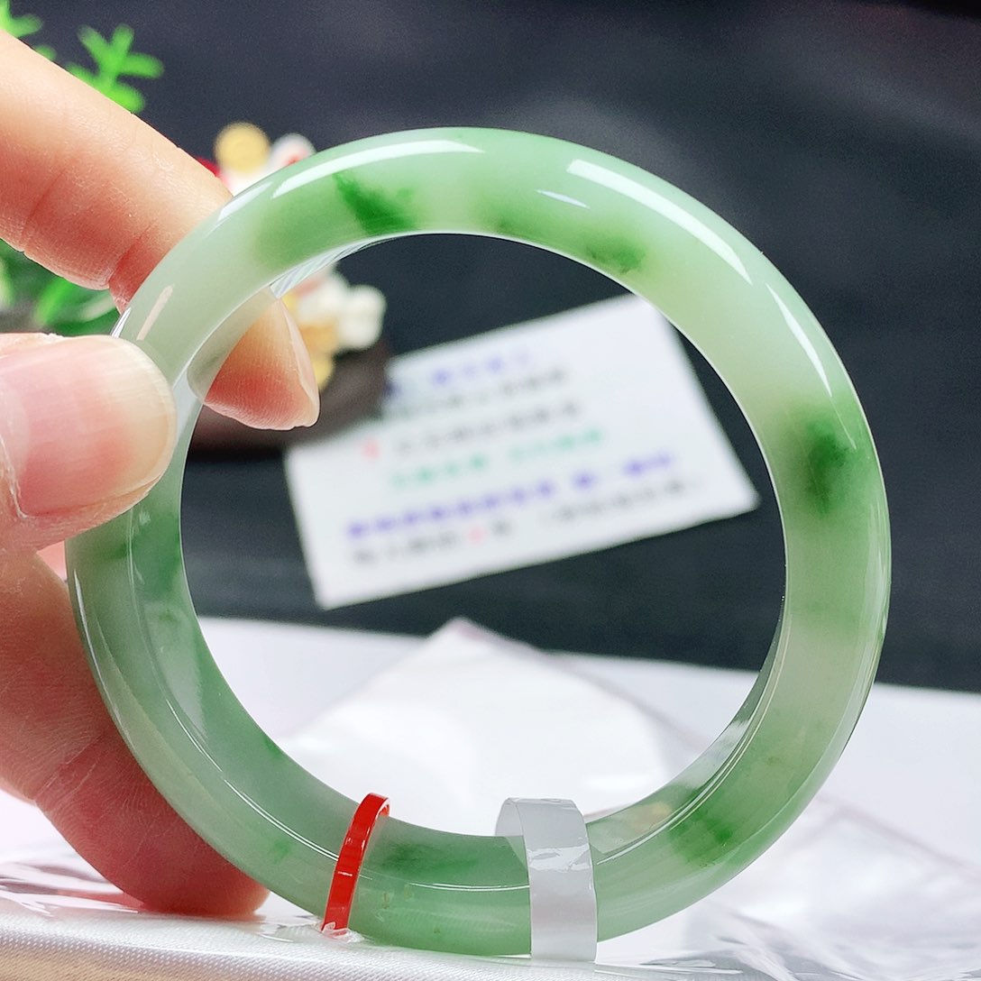 翡翠手镯未镶嵌51圈