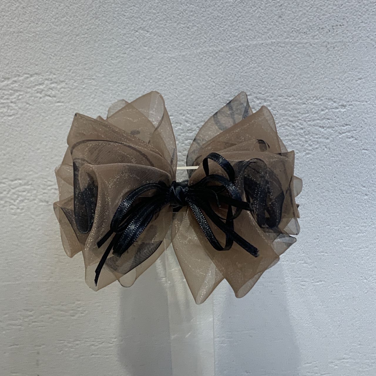 GREBUTY 6025简约百搭裸粉色水墨纱纱多层蝴蝶结香蕉夹