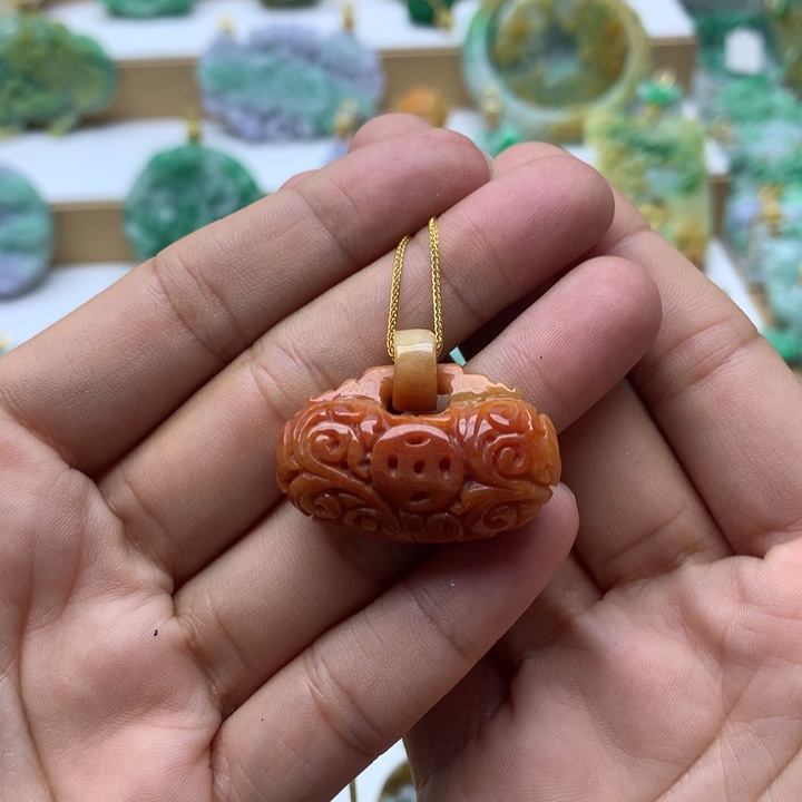 颈饰未镶嵌翡翠艳*天翡翠