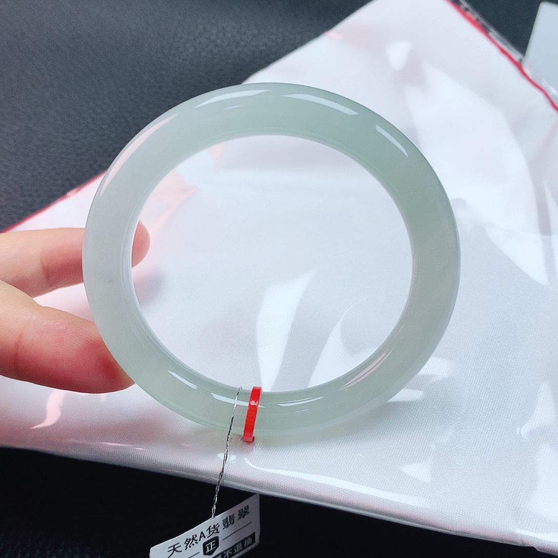 翡翠手镯未镶嵌52圈