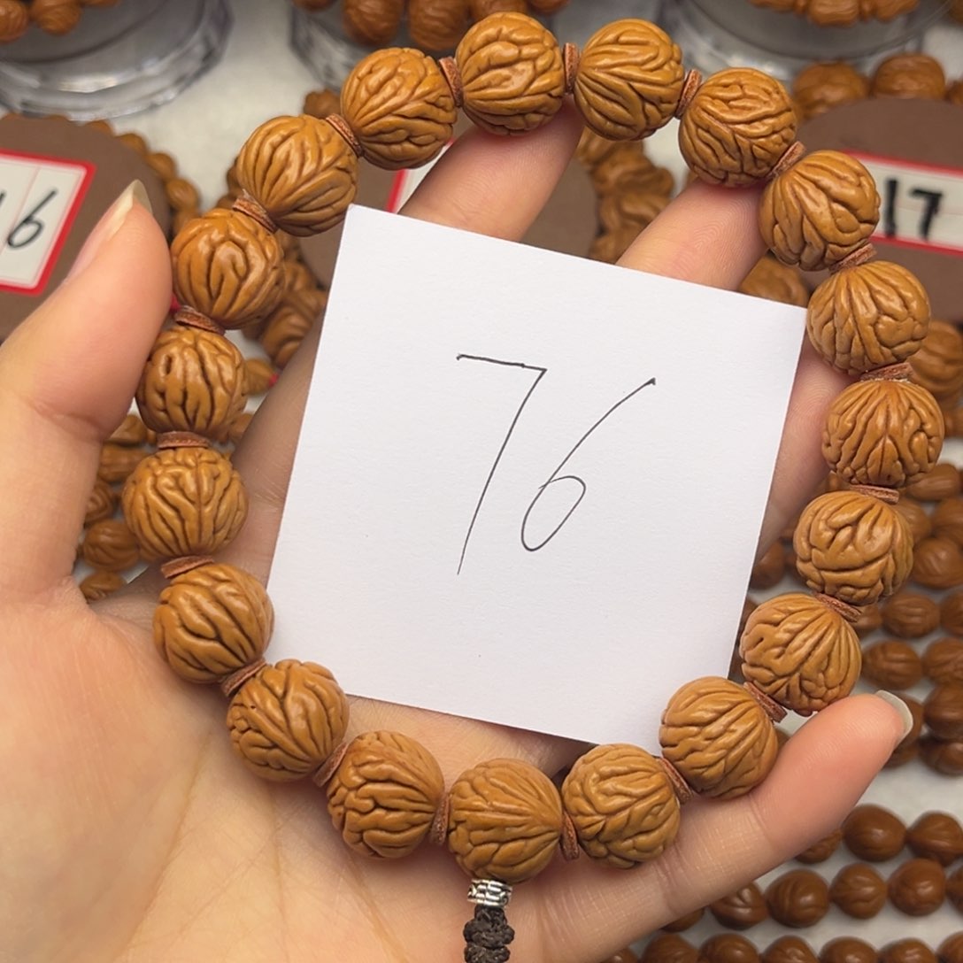 核桃龙纹桃核手持肚卡15柳叶纹