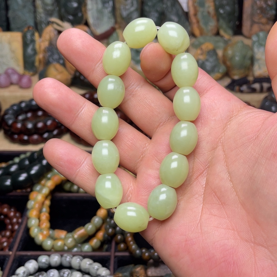 岫岩老玉（透闪石质玉）未镶嵌颈饰16×14